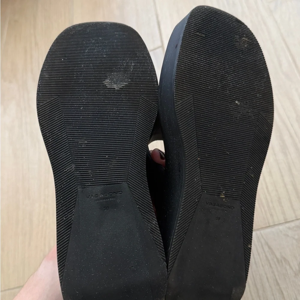 Vagabond Black Platform Thong Sandals